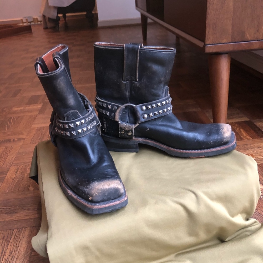 Vintage distressed leather Harley Davidson boots